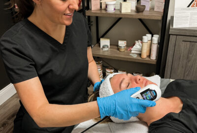 Amy doing the aesthetic ultrasound SaltFacial System